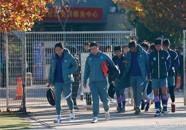 战报天皇杯：川崎前锋8:7柏太阳神，天皇杯夺冠，晋级亚洲精英赛在今天下午结束的一场日本天皇杯决赛中，川崎前锋经过点球鏖战，最终击败柏太阳神，继2020赛季之后再次夺得天皇杯冠军。